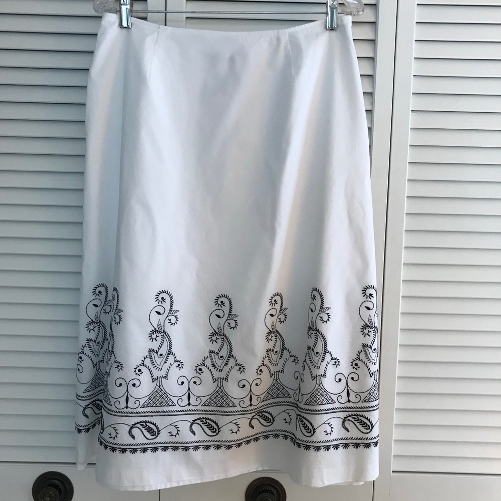 Nygard Collection Black Design on White Skirt Sz12